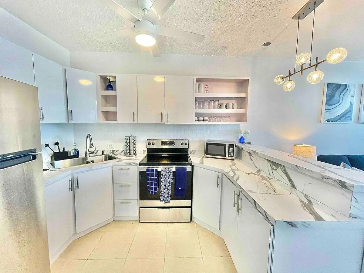 Island Dream Beach Front Condo With Pool Dorado