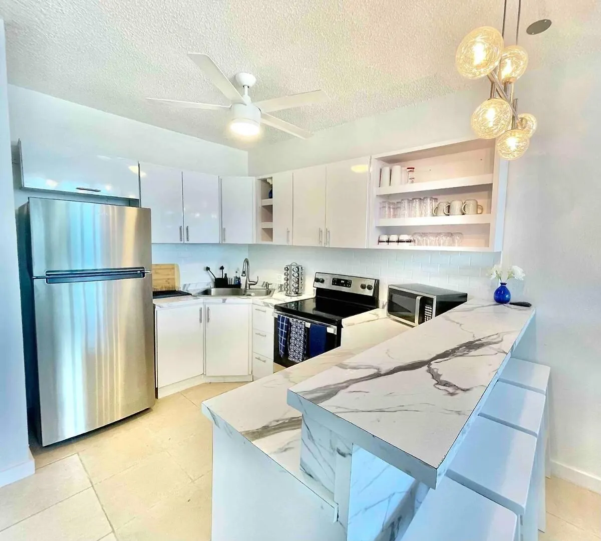 Island Dream Beach Front Condo With Pool Dorado